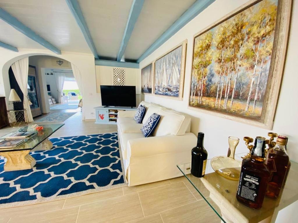 Villa Adel サン・テオドーロ エクステリア 写真